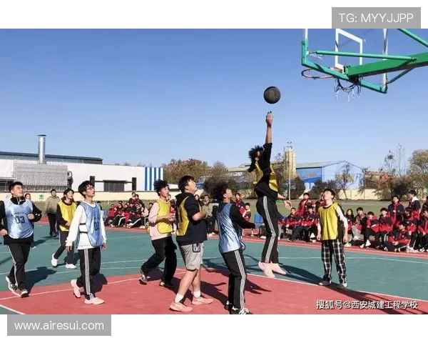 篮球燃梦青春奋进赛场展现团队精神与无限激情 篮球燃梦青春奋进赛场展现团队精神与无限激情
