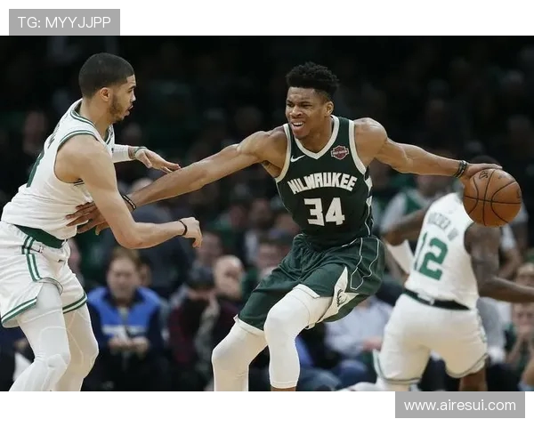 雄鹿凯尔特人巅峰对决揭幕新赛季东部争霸大战谁能称雄