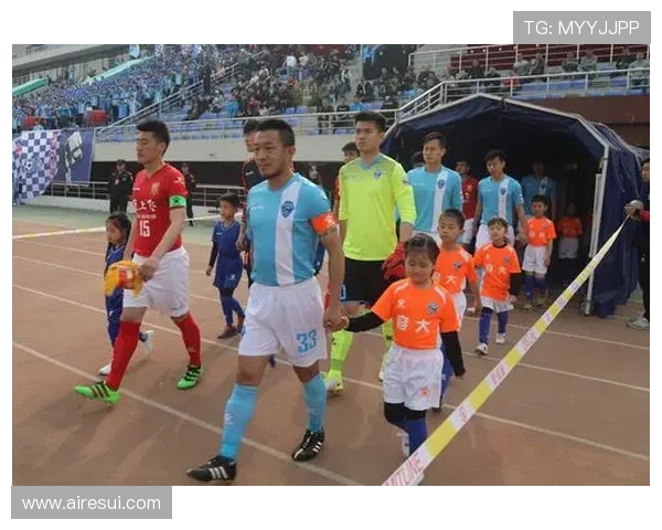 保定容大迎战陕西大秦全力争胜展现足球激情与团队精神